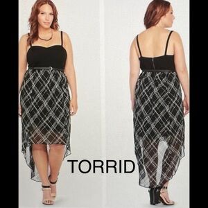 Torrid black and white high low dress NWT